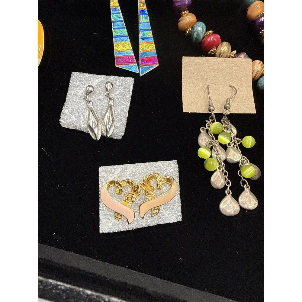 Vintage Lot of 15 Necklaces, Bracelets,‎ Earrings, Brooches